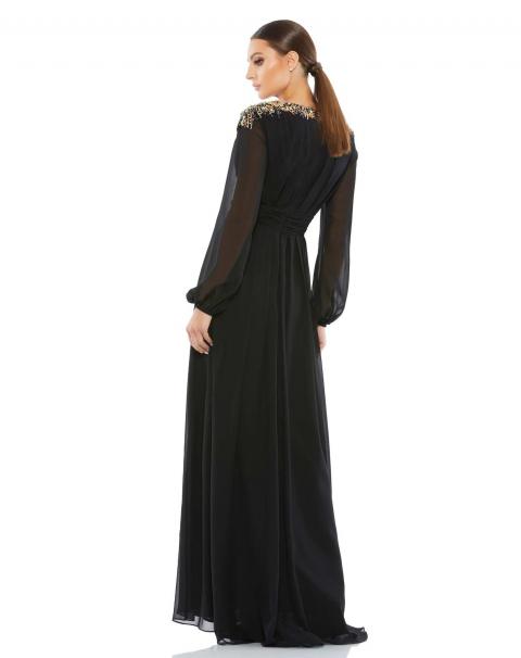 Чорна вечірня сукня з вишивкою на плечах 1742