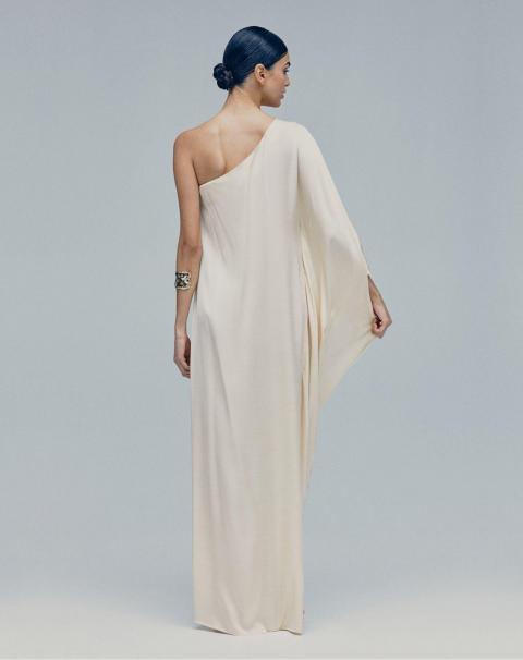 Коктейльное платье молочного цвета на одно плече 1907